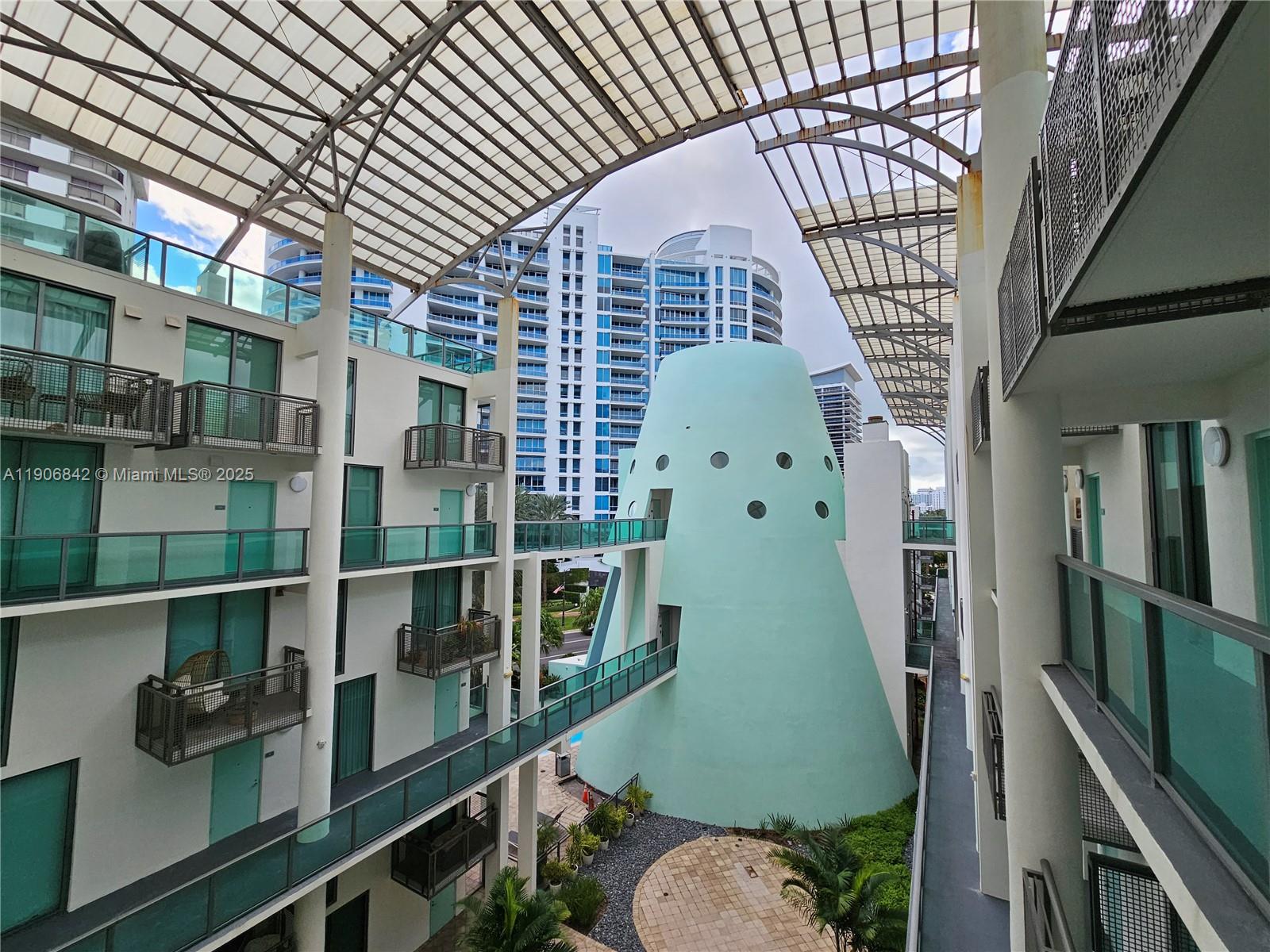 Miami Beach Condo: 6000 Collins Avenue