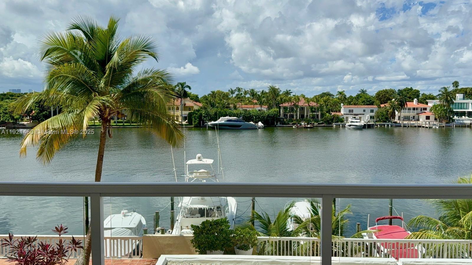 Miami Beach Condo: 5600 Collins Avenue