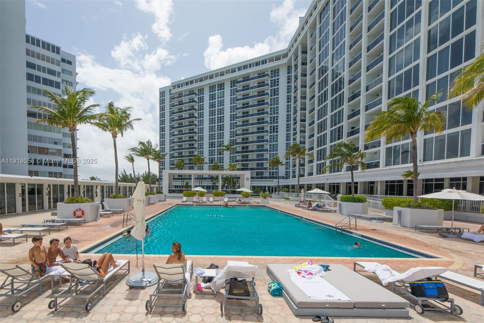 Bal Harbour Condo: 10275 Collins Avenue