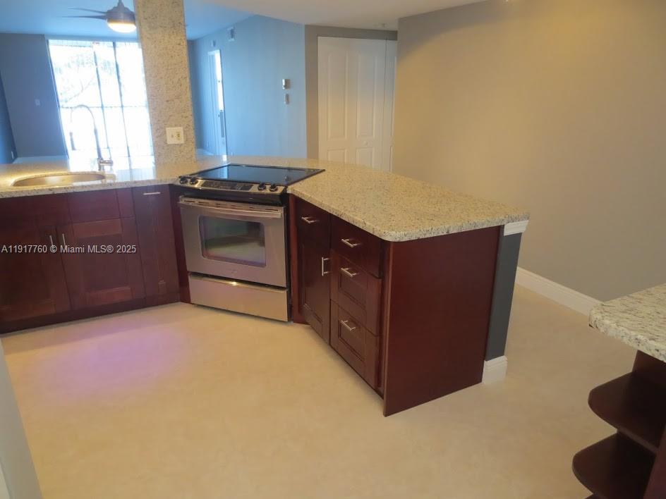 Oakland Park Condo: 115 Lake Emerald Drive