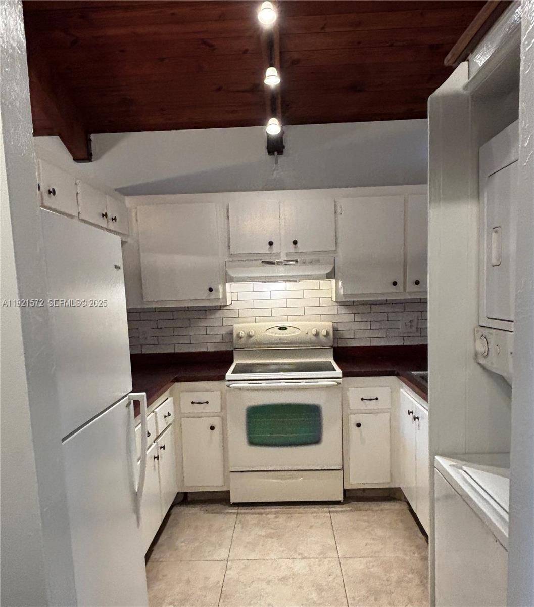 Fort Lauderdale Condo: 6180 Northwest 32nd Terrace