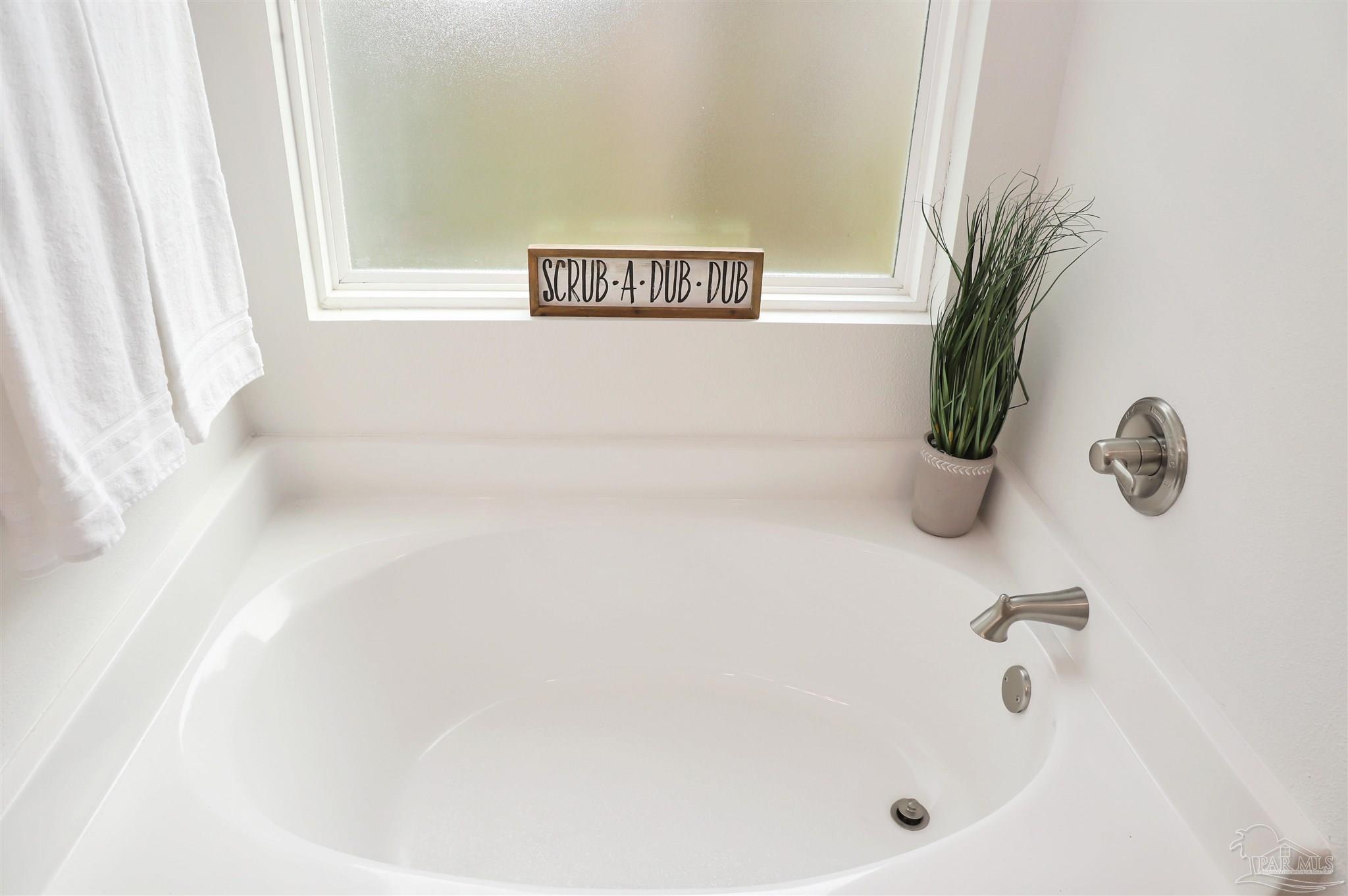 Gulf Breeze Condo: 2110 Cambridge Park Drive