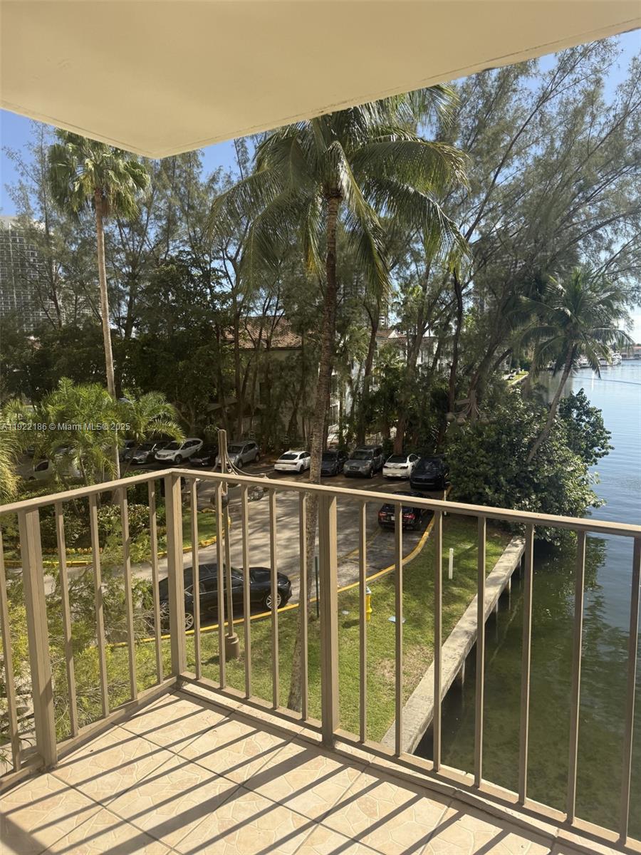 Aventura Condo: 18151 Northeast 31st Court