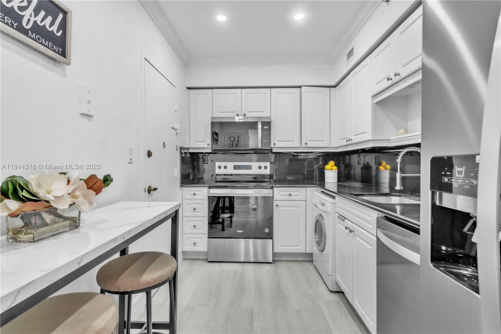 Hollywood Condo: 2501 South Ocean Drive