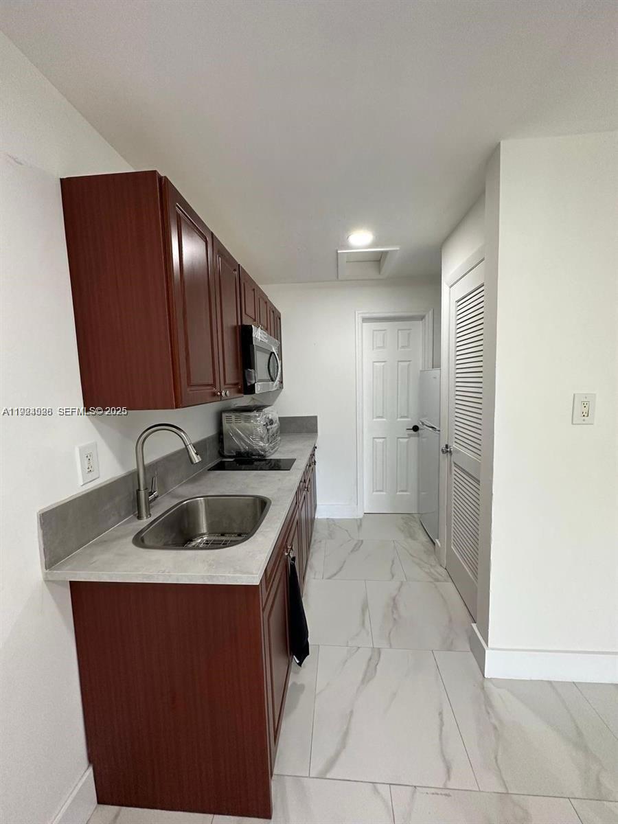 Dania Beach Condo: 2320 Southwest 44th Street