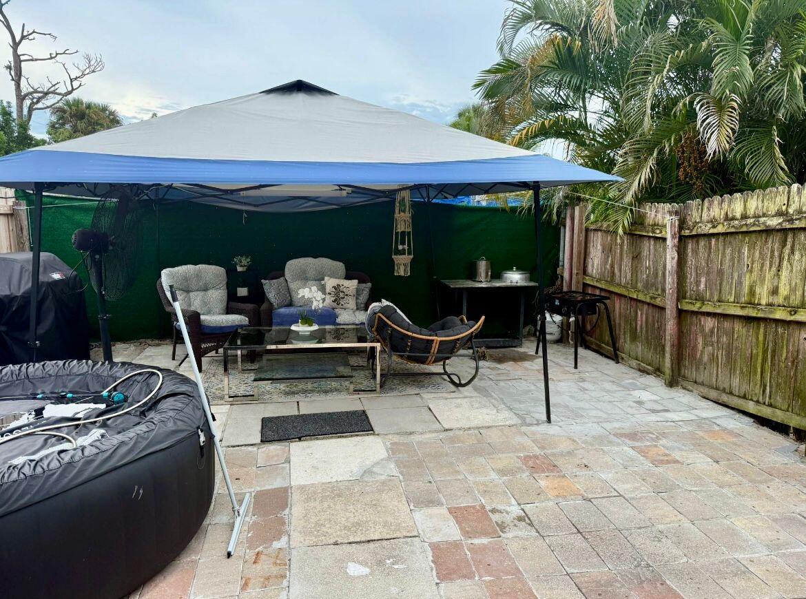 West Palm Beach Condo: 150 Avocado Avenue