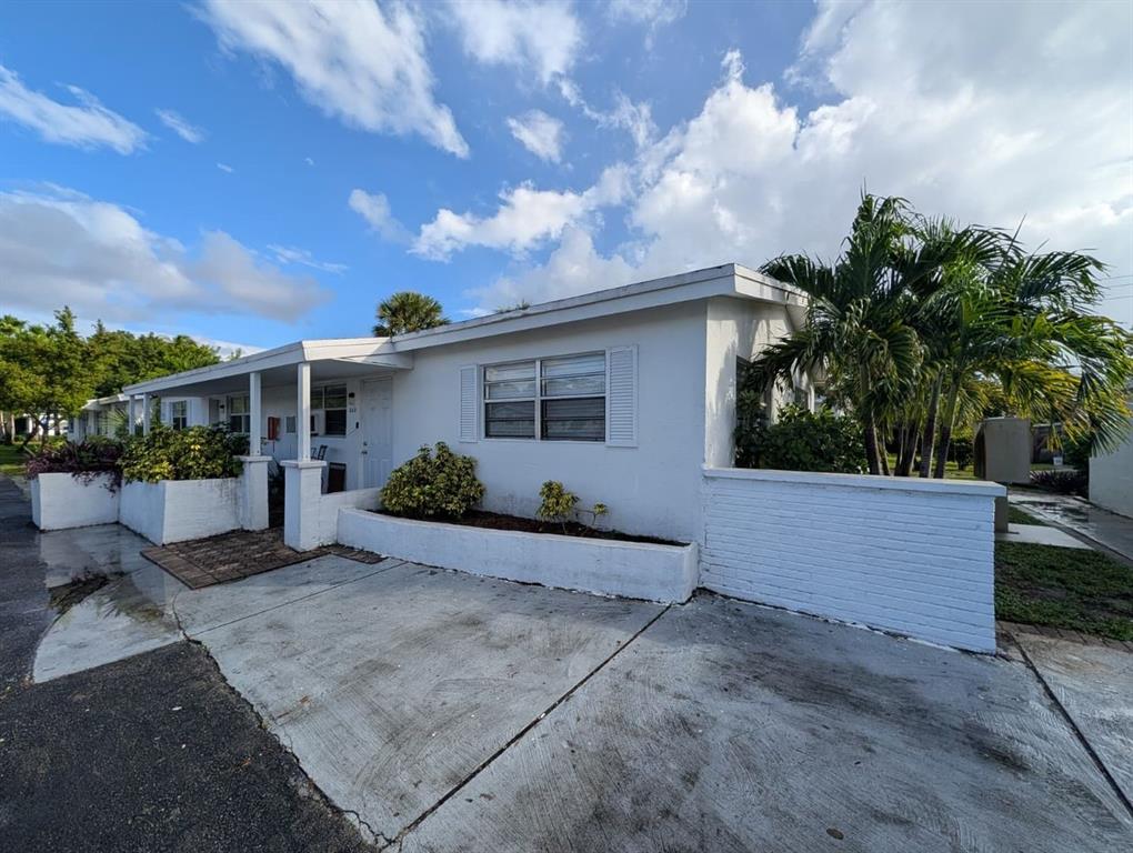 Oakland Park Condo: 140 Northwest 40th Street