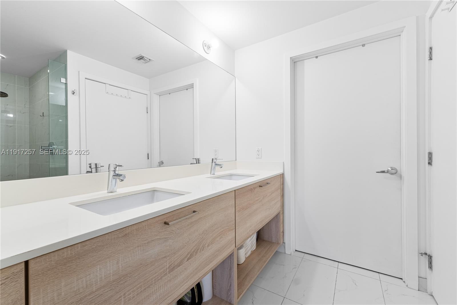 North Miami Beach Condo: 16385 Biscayne Boulevard