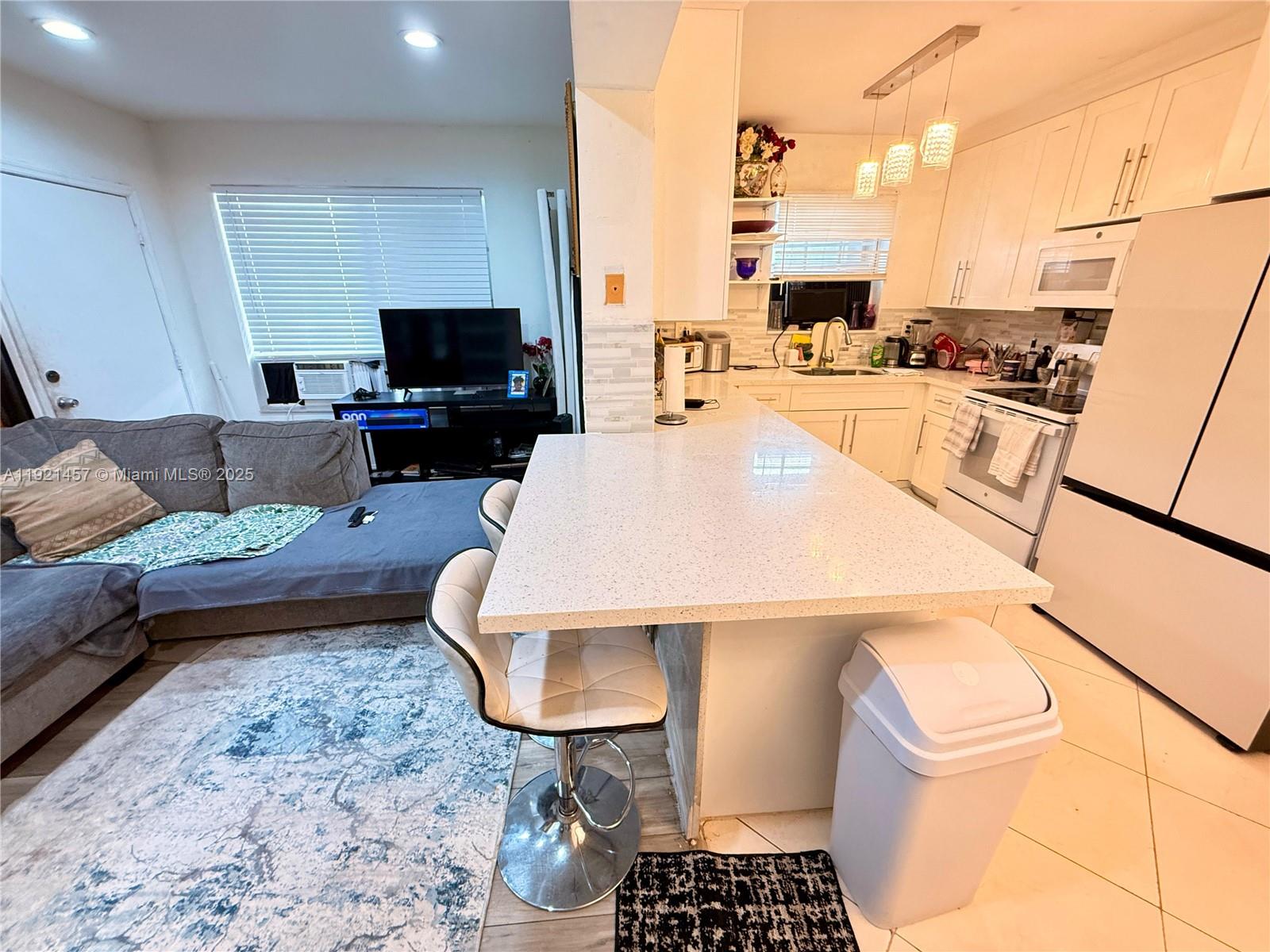 Miramar Condo: 7666 La Salle Boulevard