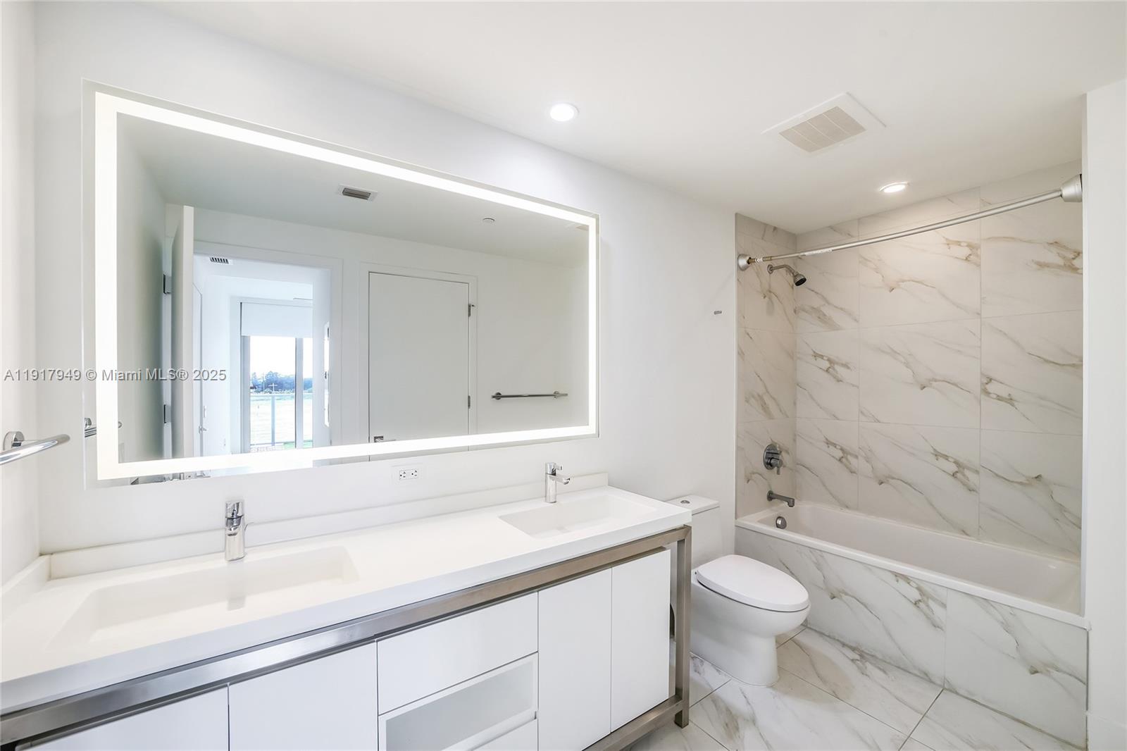 Sunrise Condo: 2000 Metropica Way