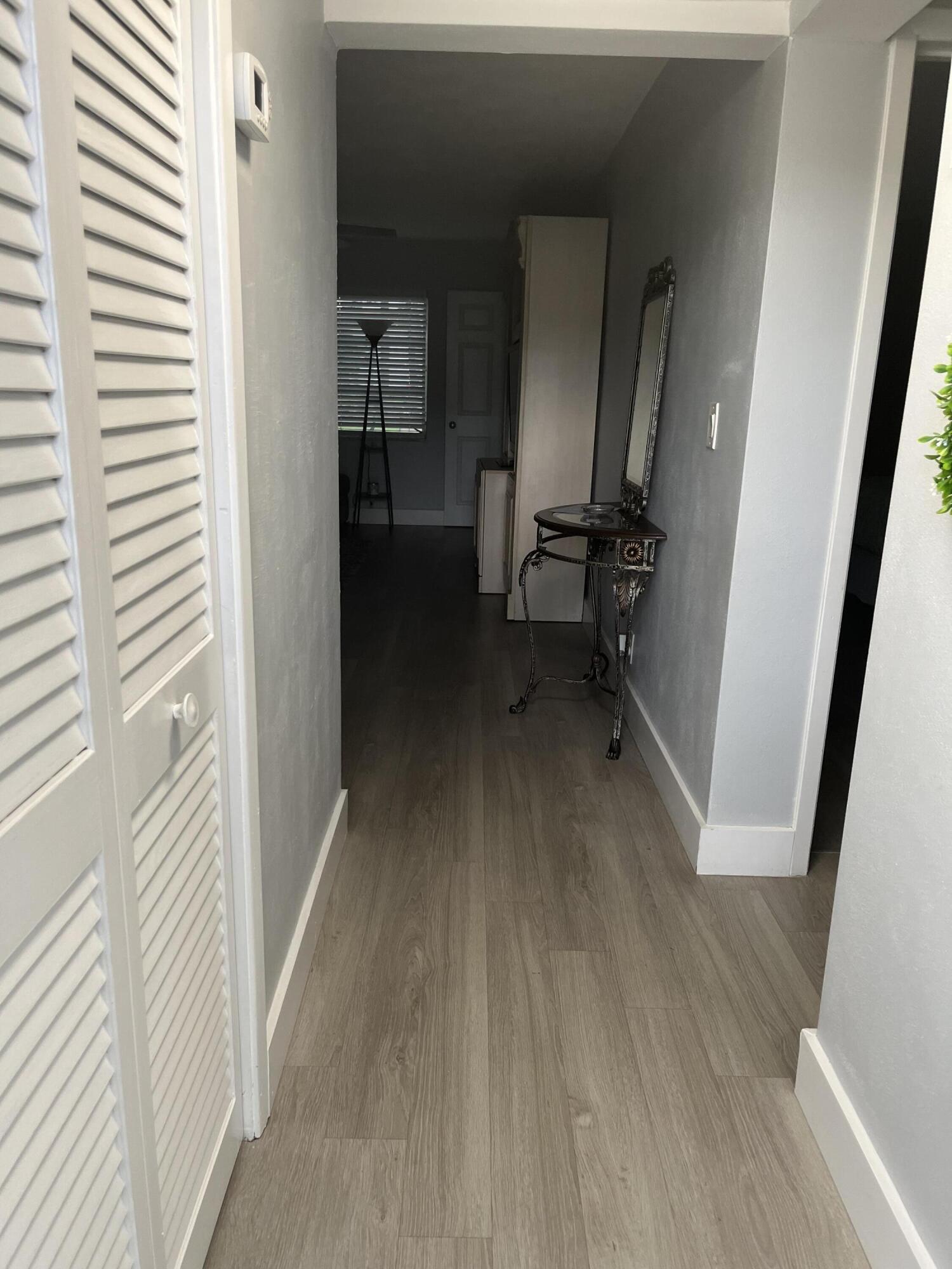 Royal Palm Beach Condo: 143 West Court