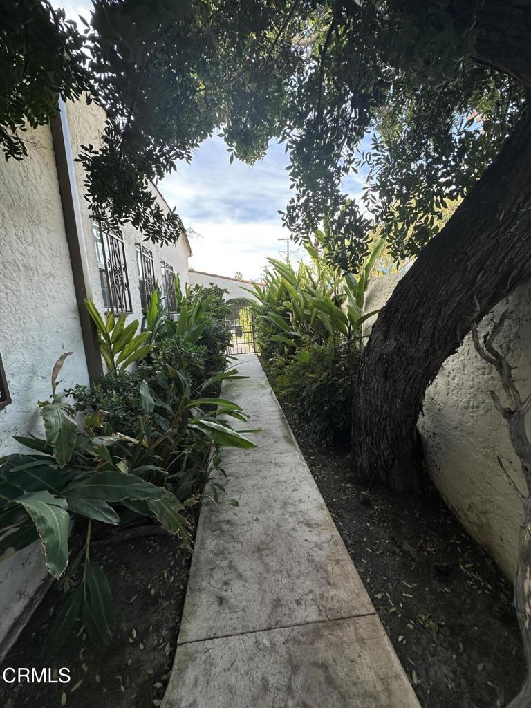 Los Angeles Condo: 638 North Vista Street