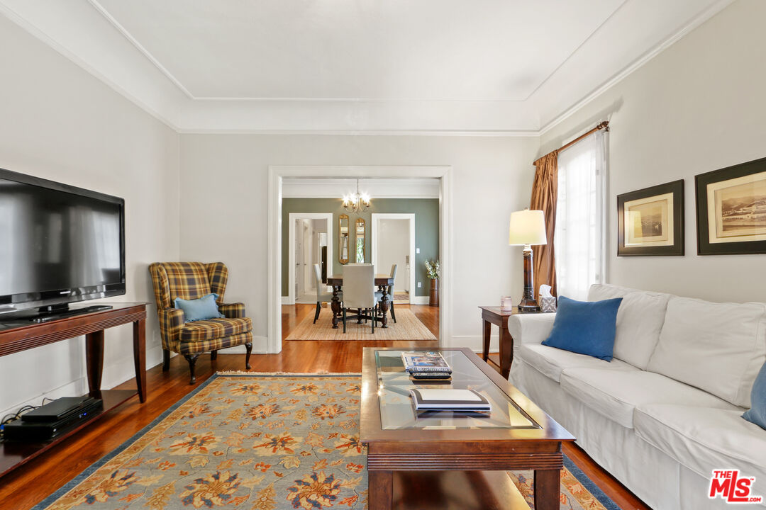 Los Angeles Condo: 619 North Plymouth Boulevard