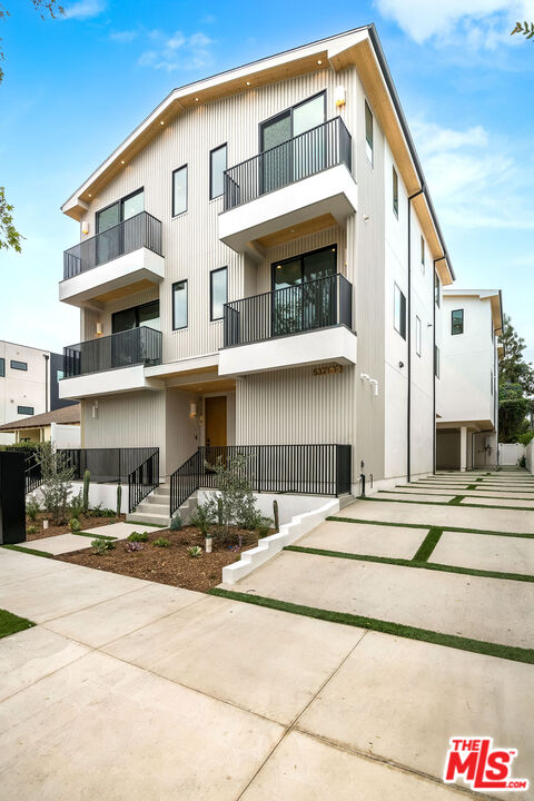 Valley Village Condo: 5319 Ben Avenue