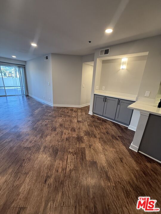 Los Angeles Condo: 7660 Beverly Boulevard