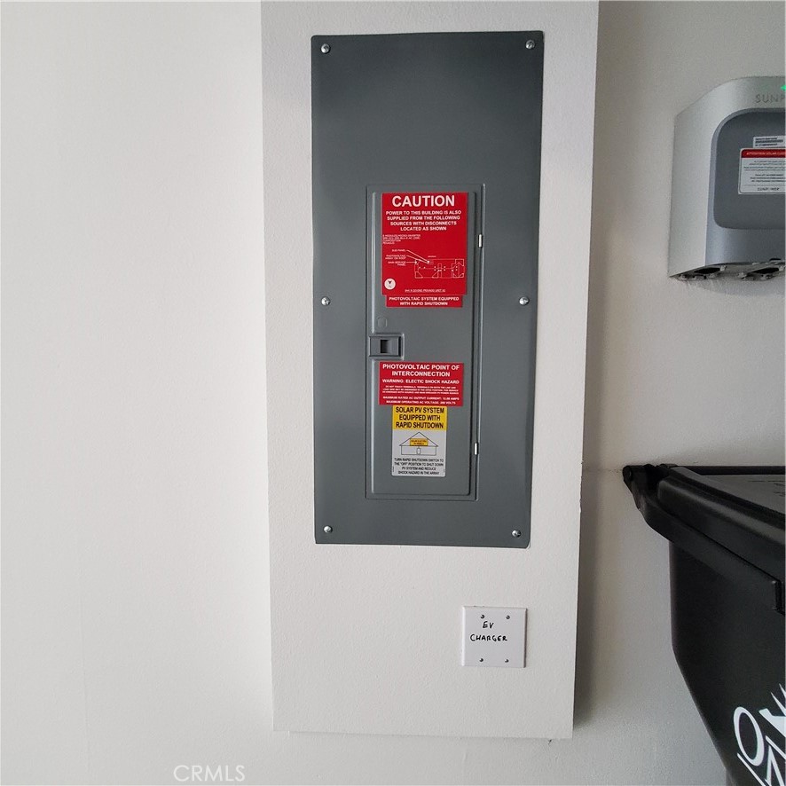 Ontario Condo: 944 Divino Privado North