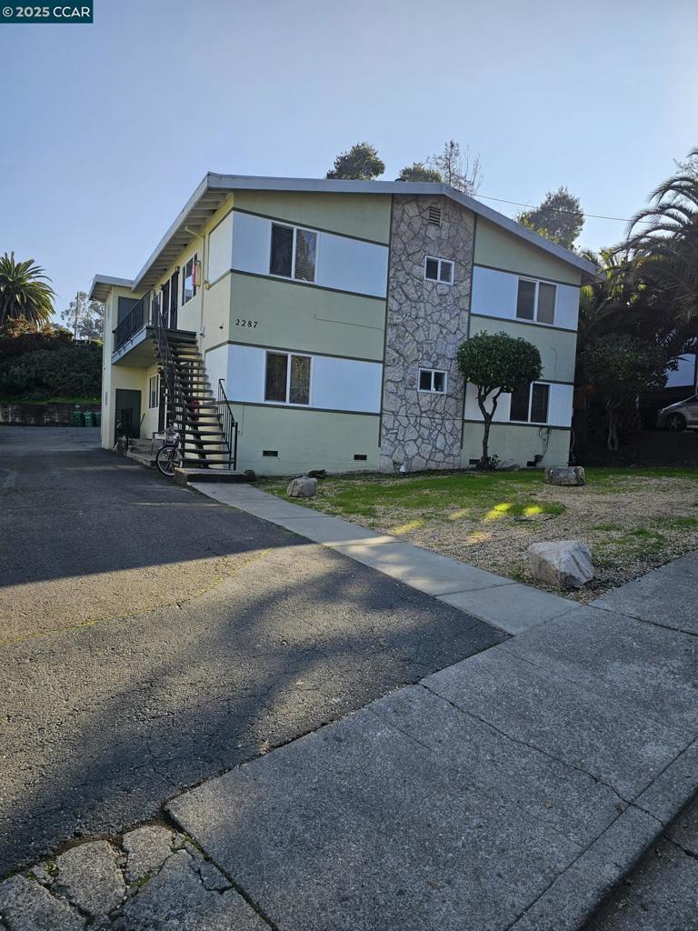 Pinole Condo: 2287 Cuadra Court