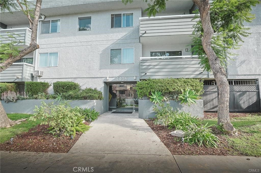 Toluca Lake Condo: 4406 Cahuenga Boulevard