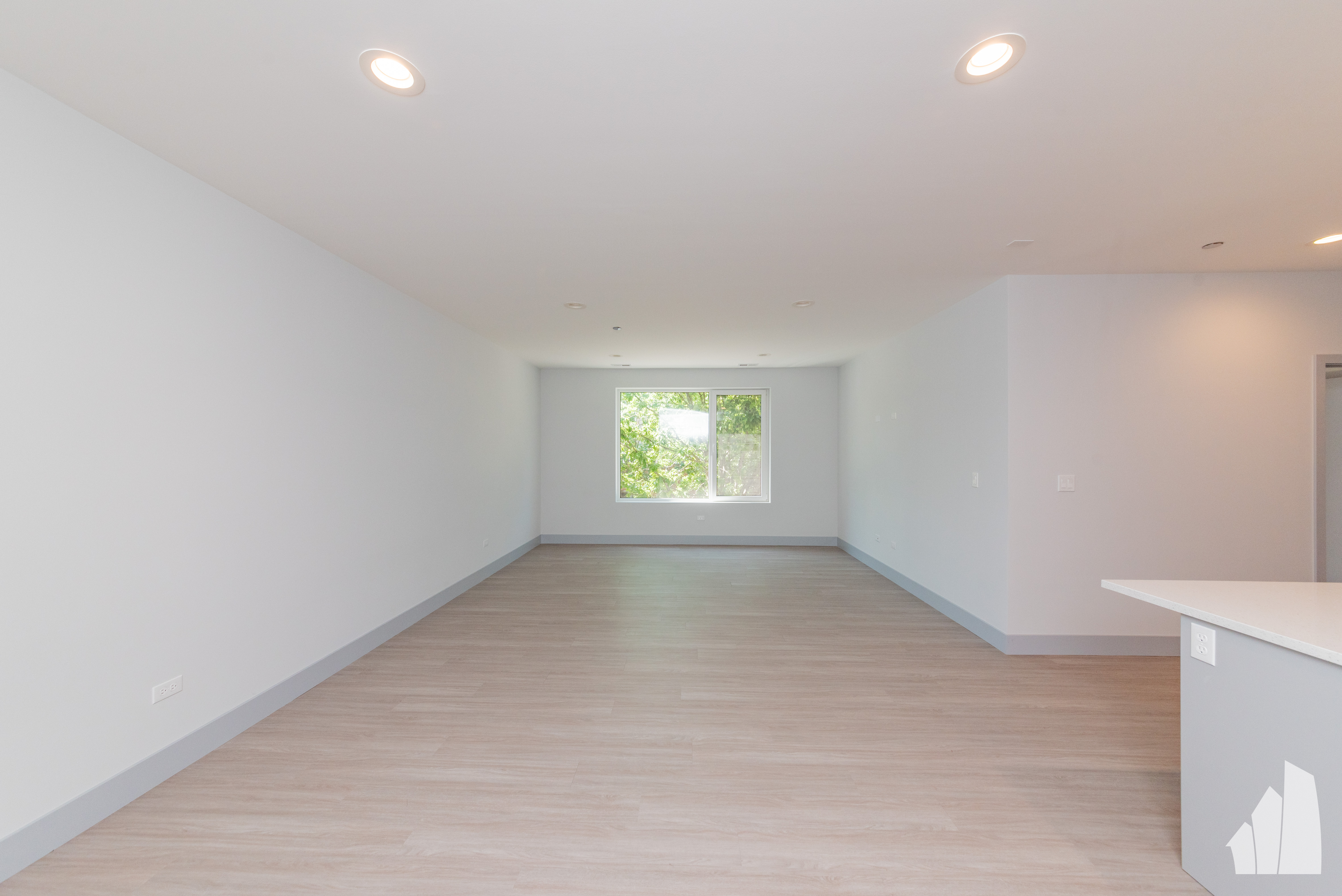 Chicago Condo: 6400 N Wayne Ave