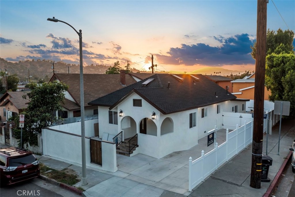 Los Angeles Condo: 2697 Merced Street