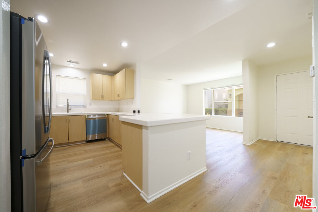 Los Angeles Condo: 121 Cancion Way