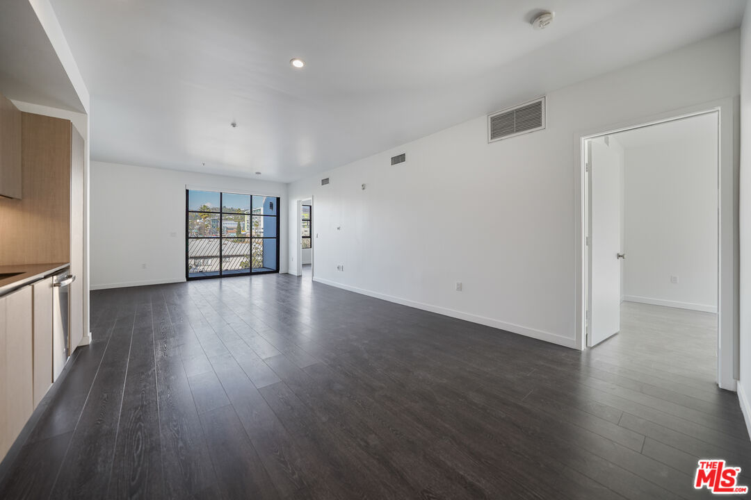 Los Angeles Condo: 5800 Harold Way
