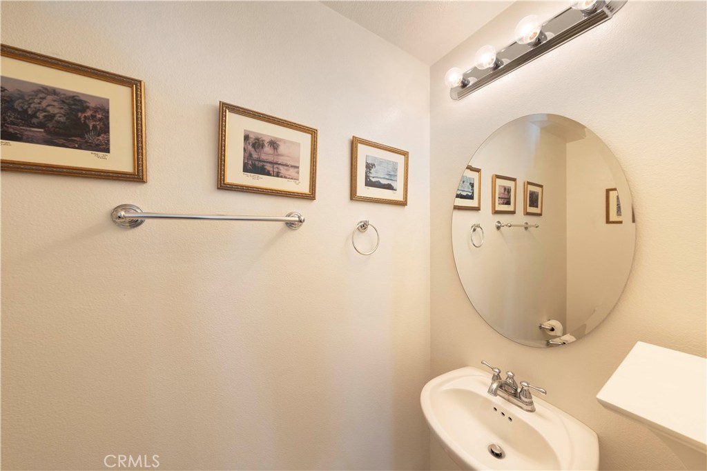 Irvine Condo: 90 Hedge Bloom