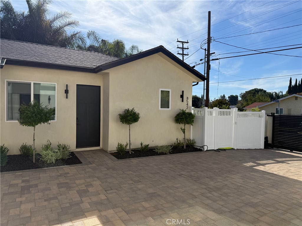 Northridge Condo: 8546 Vanalden Avenue