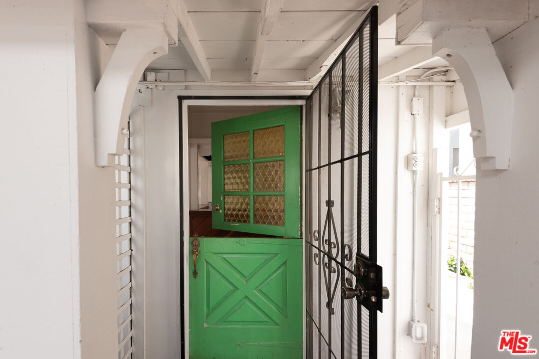 Sherman Oaks Condo: 14842 Morrison Street