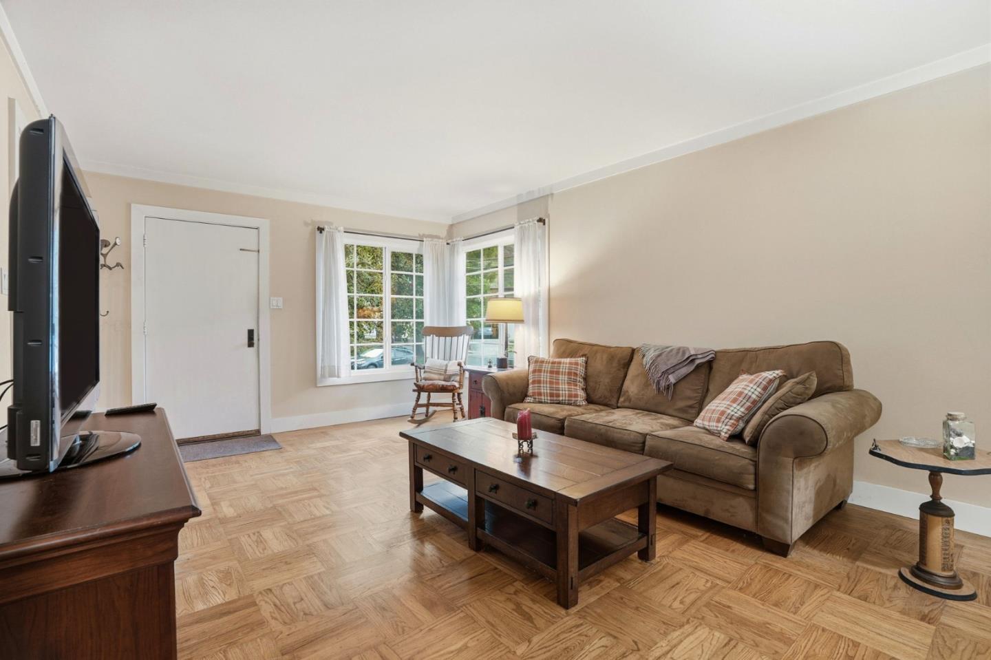 Pacifica Condo: 211 Berendos Avenue