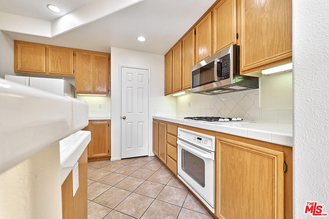 Valencia Condo: 28058 Dickason Drive