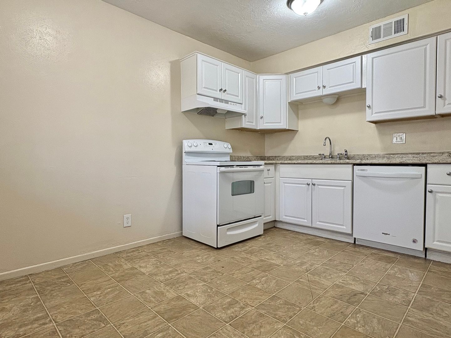 Albuquerque Apartment: 8101 Marble NE