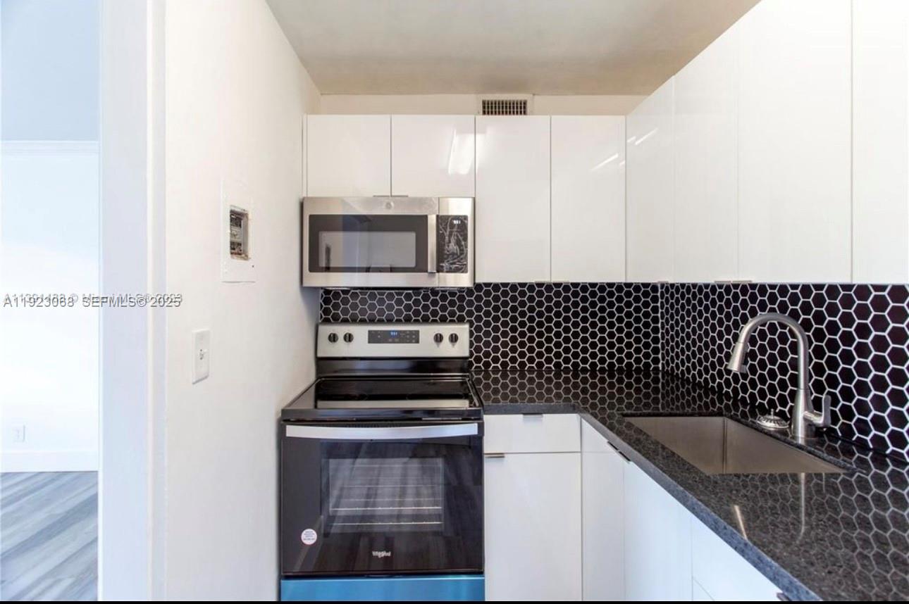 Sweetwater Condo: 11005 Southwest 1st Street