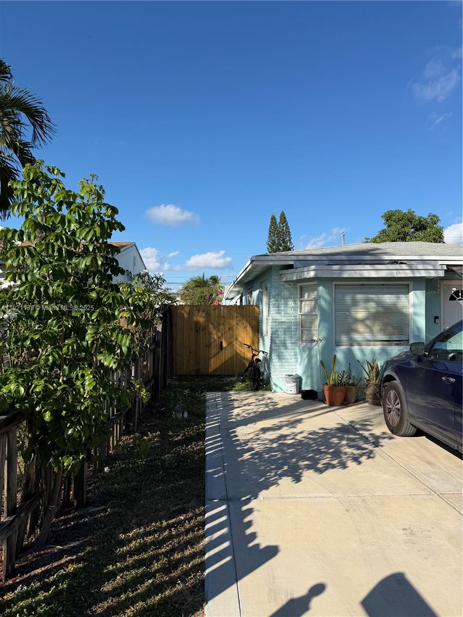 Hollywood Condo: 1927 Arthur Street