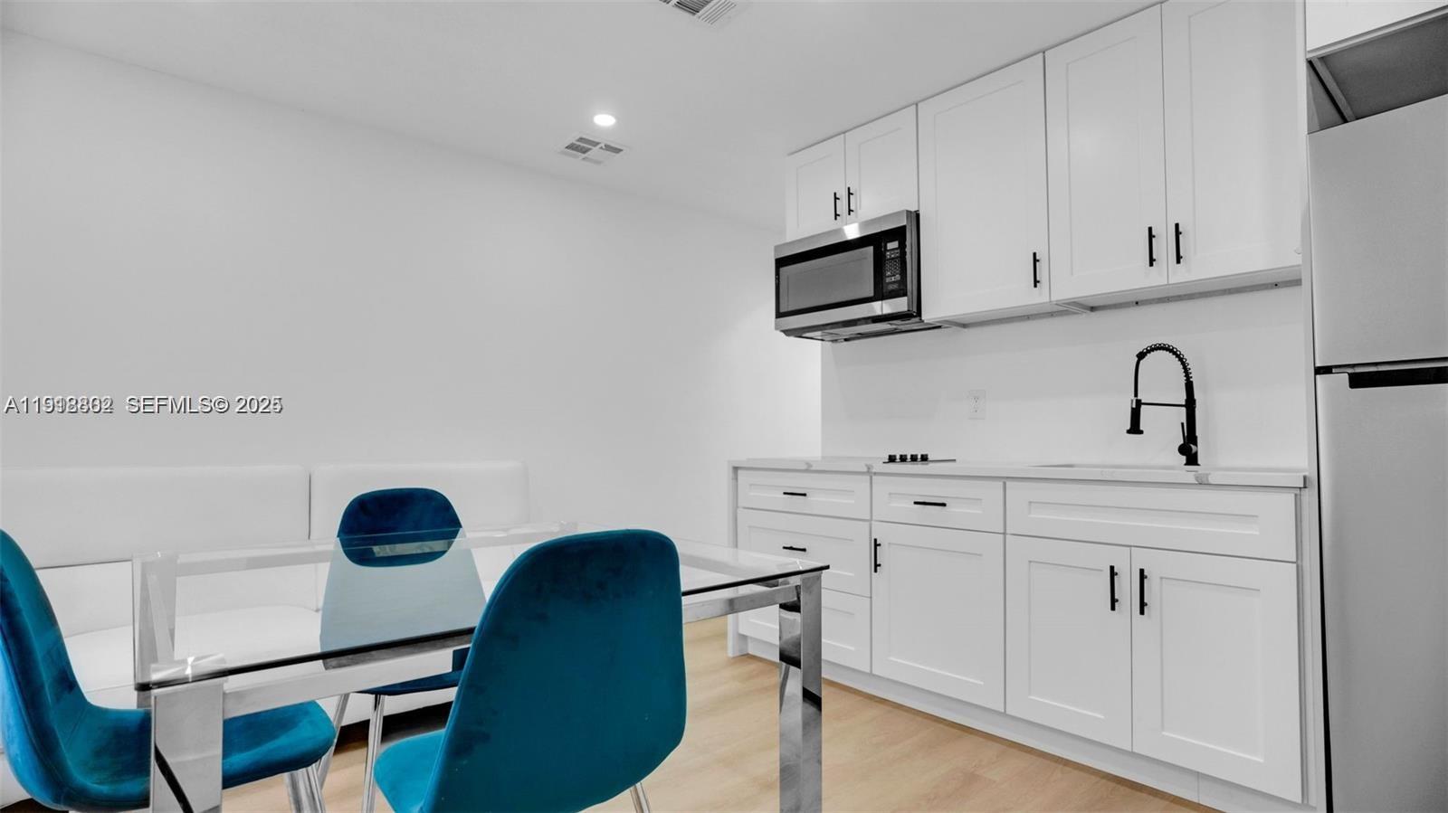 Hallandale Beach Condo: 32 Southwest 9th Street