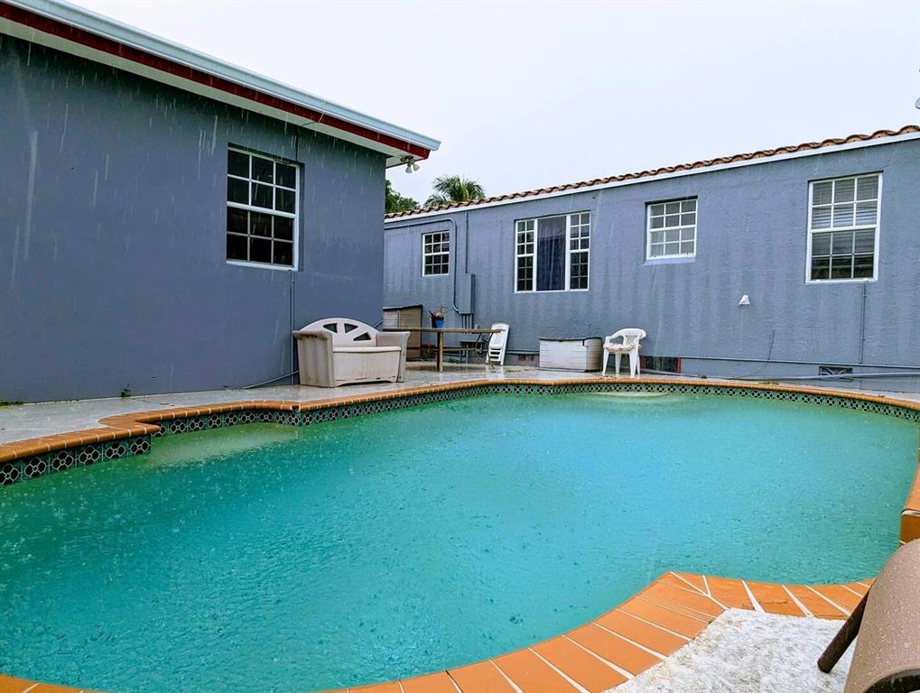 Hollywood Condo: 1628 McKinley Street