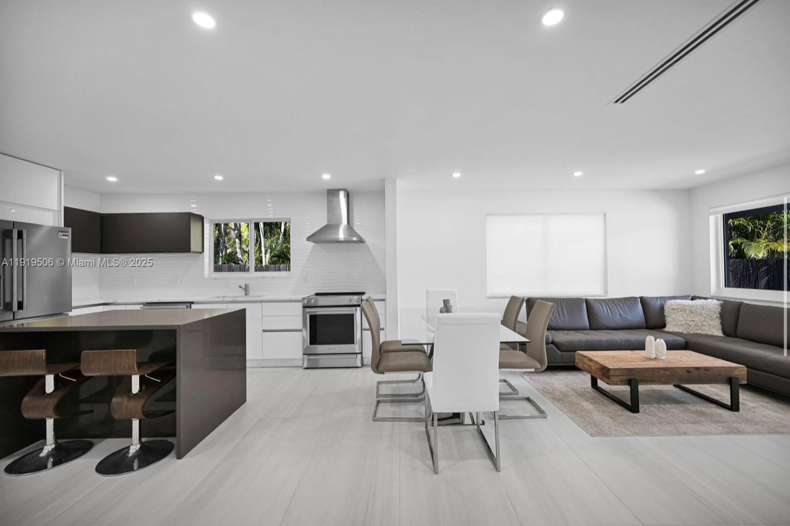 Hollywood Condo: 1546 Van Buren Street