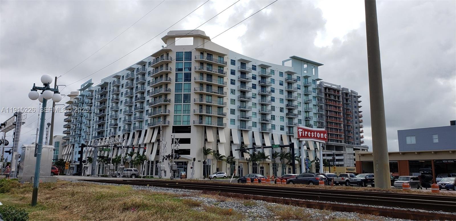 Hollywood Condo: 140 South Dixie Highway