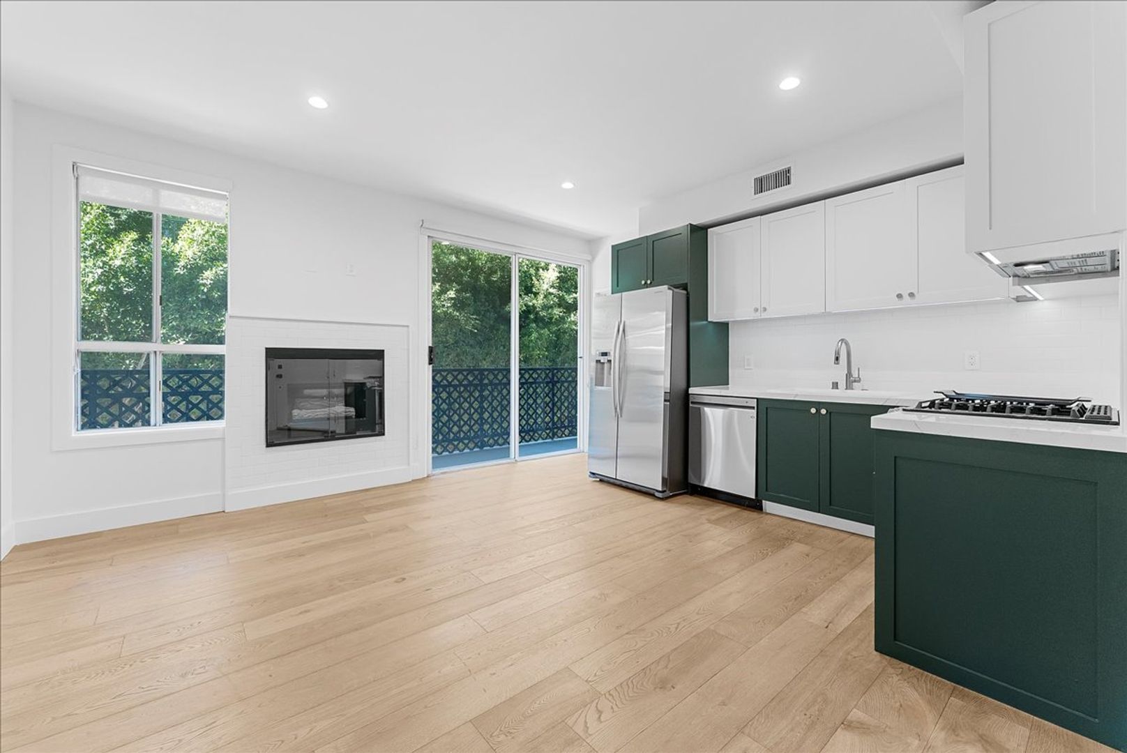 West Hollywood Condo: 135 N. Doheny Drive