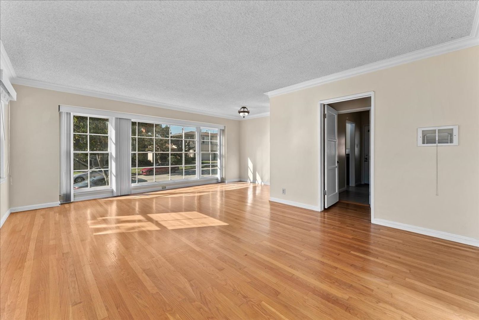 Los Angeles Condo: 5918 S Fairfax Ave