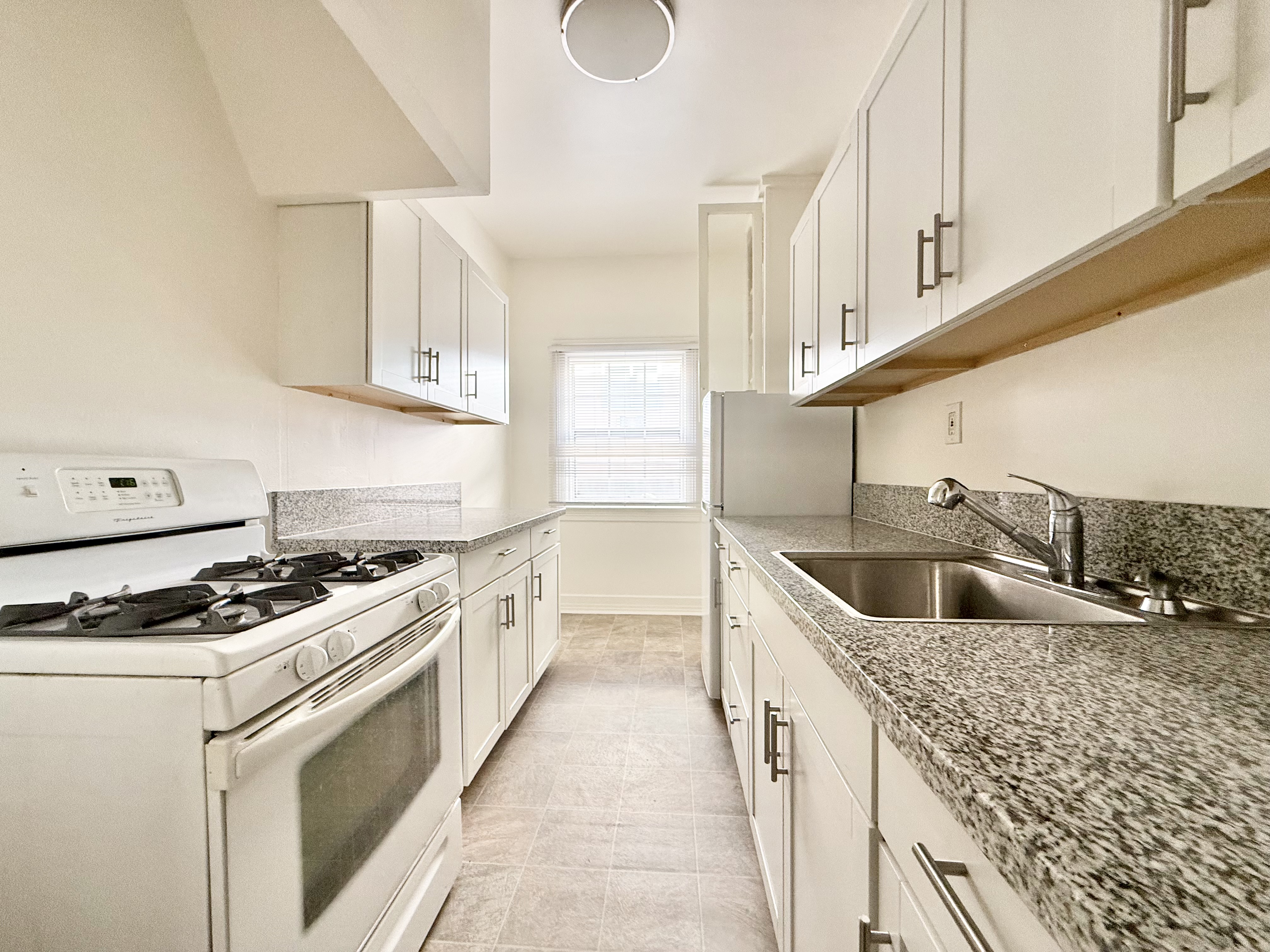 Los Angeles Apartment: 1817 Ivar Ave