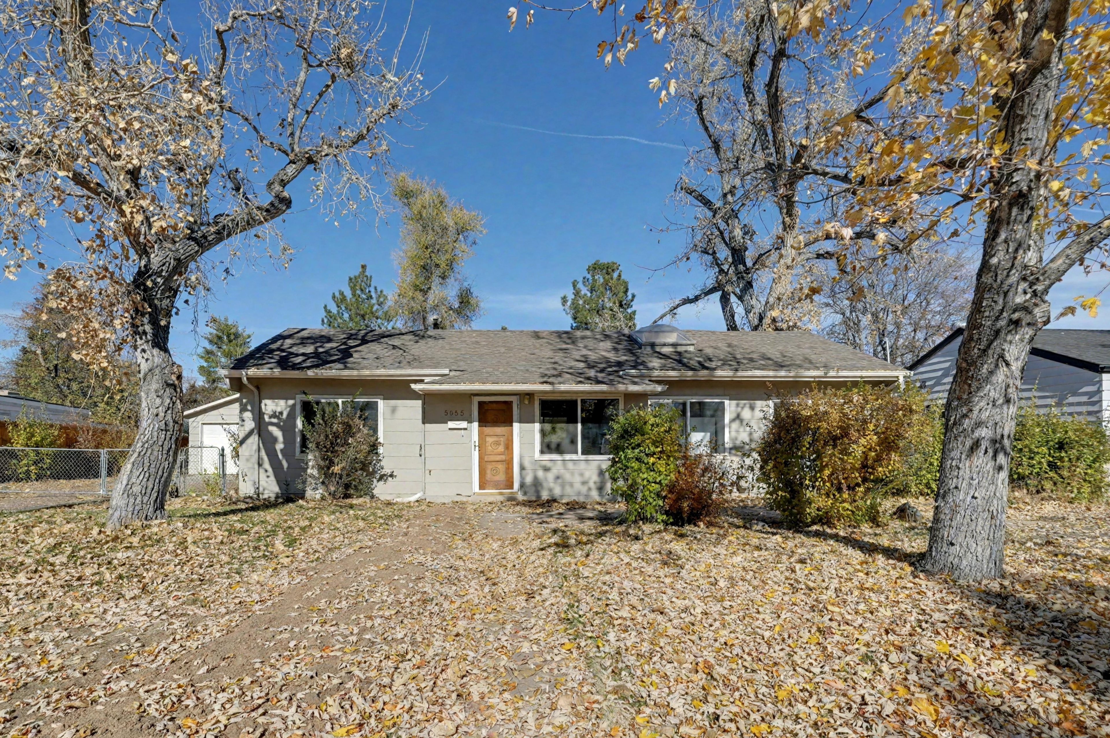 Denver House: 5055 E Dartmouth Avenue