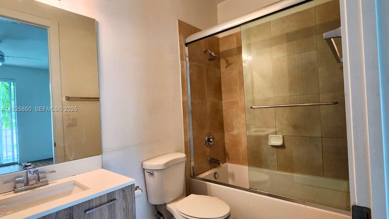 Oakland Park Condo: 460 Northeast 35th Court