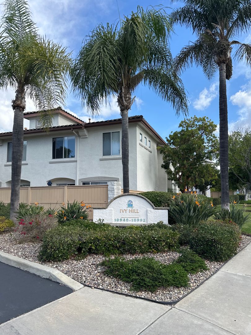 San Diego House: 10948 Ivy Hill Drive Unit