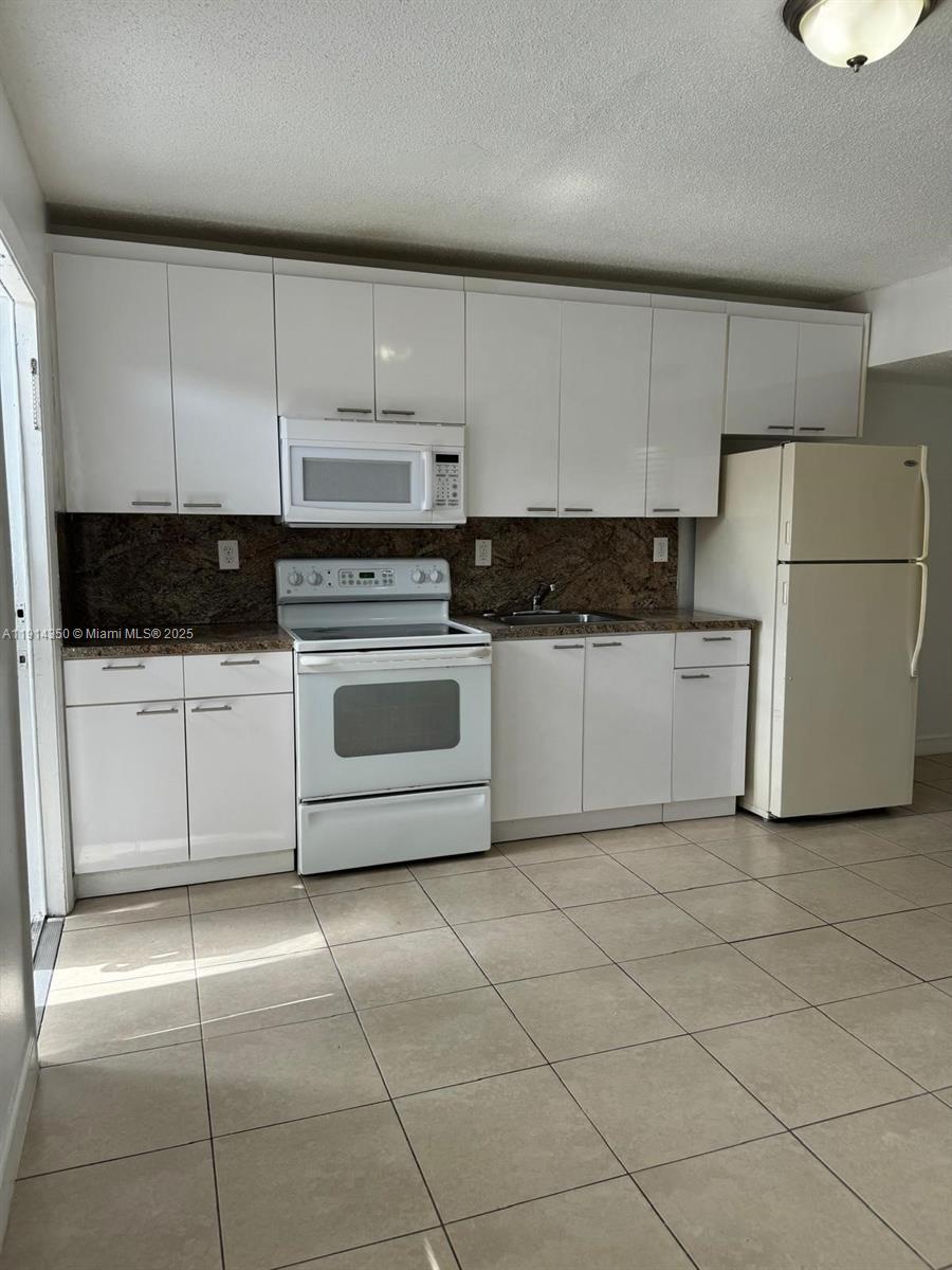 Hollywood Condo: 2401 Van Buren Street