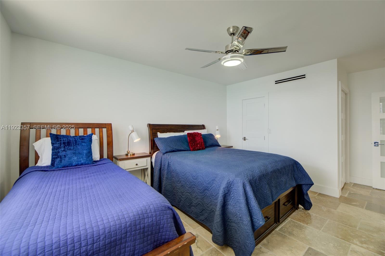 Hollywood Condo: 3725 South Ocean Drive