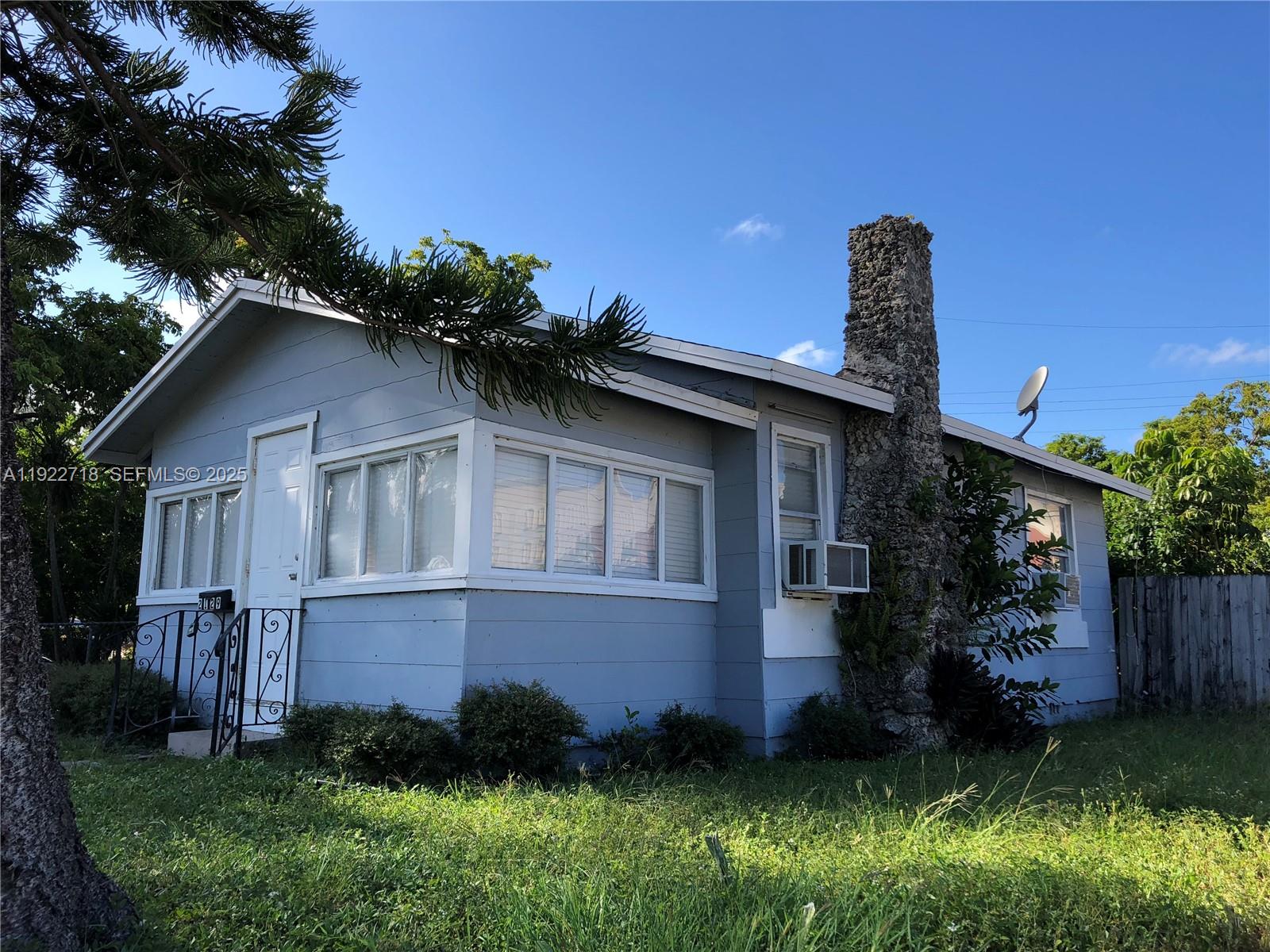 Hollywood Condo: 2129 Taylor Street