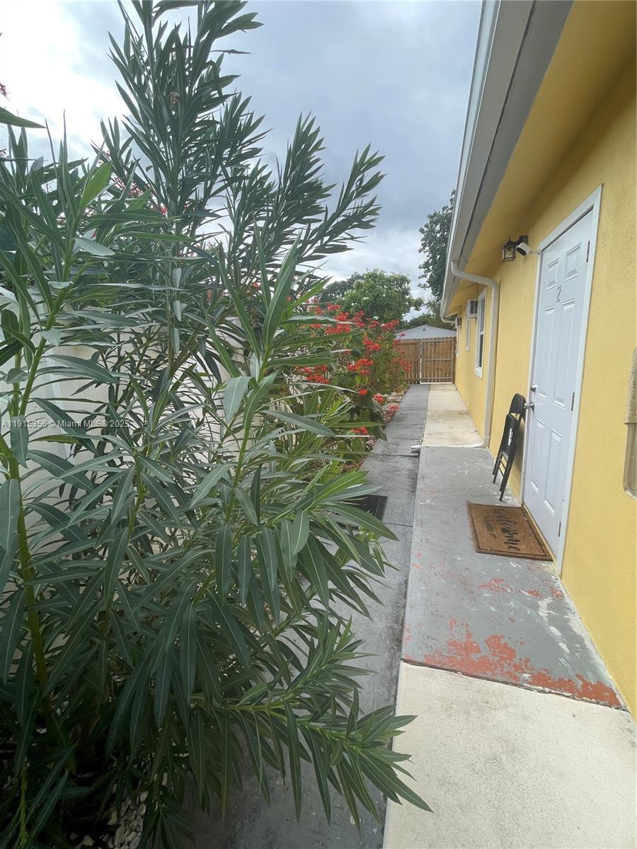 Hollywood Condo: 1935 Liberty Street