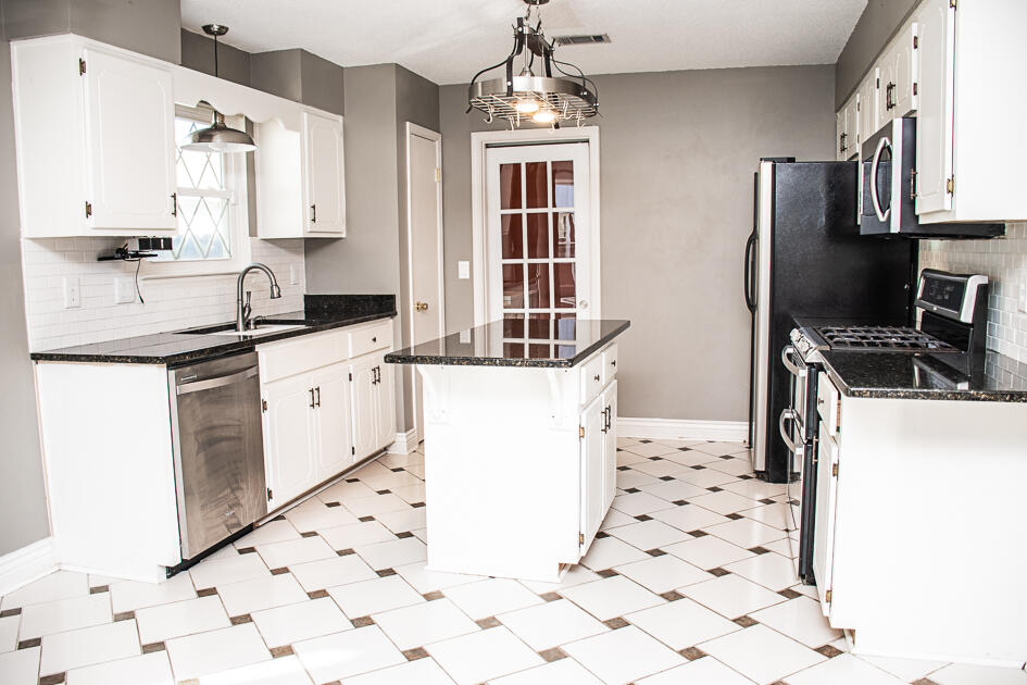 Shalimar Condo: 17 8th Avenue