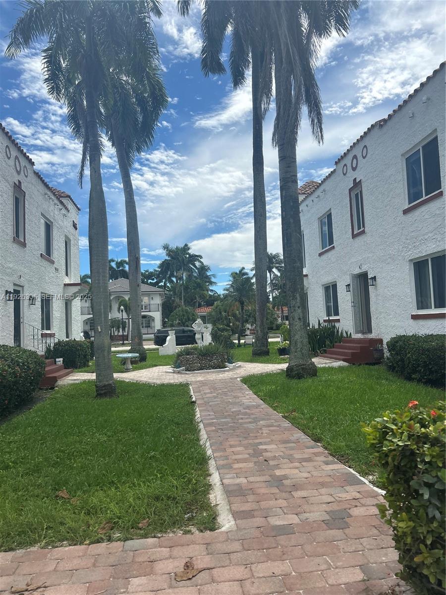 Hollywood Condo: 817 Tyler Street